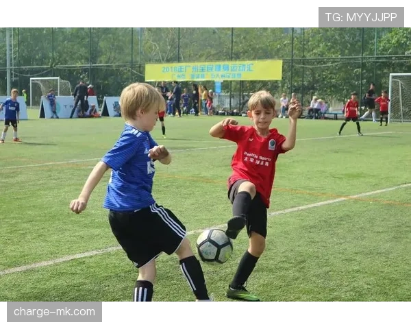 世界新星阵容闪耀登场，青春风暴点燃足球新篇章