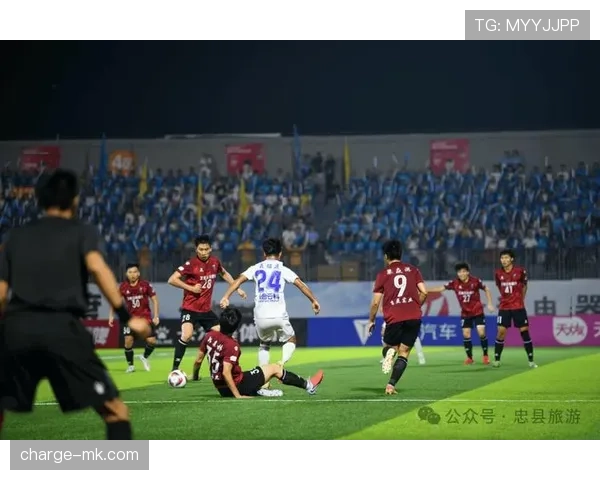 东亚杯球迷热情高涨,助威声浪助推球队奋勇争胜 东亚杯球迷热情高涨,助威声浪助推球队奋勇争胜