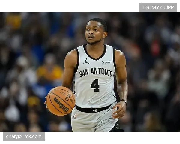 福克斯持球突破制造机会提升球队关键时刻得分效率