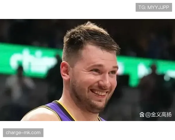 东契奇又在更衣室吃冰淇淋了？这哥们拿顶薪还管不住嘴啊