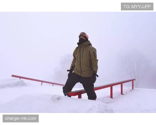 苏翊鸣训练完直接啃冰块，这自律狠人连喝水都算卡路里？