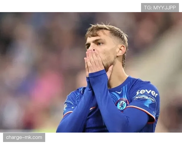 切尔西多线作战压力加剧，频繁轮换致球队默契度明显下滑